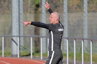 Leipziger Wochen halten für Veilchenfrauen den nächsten Zähler bereit - Alexander Zamzow und die Landesliga-Fußballerinnen des FC Erzgebirge Aue haben beim Heimauftakt wie schon zum Saisonstart in Stötteritz remis gespielt.