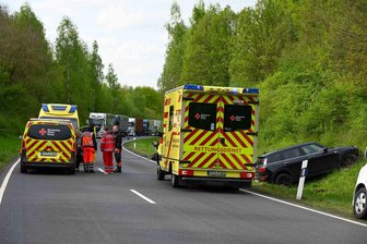 Leisnig: Vier Verletzte nach Verkehrsunfall auf der S 36 - Die S 36 war für die Unfallaufnahme voll gesperrt.
