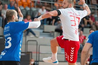 Leistungsabfall nach der Pause - David Zbiral beim Wurf. Dreimal netzte er gegen Delitzsch für die Plauener ein.