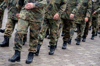 Leitartikel zu möglichem Friedenseinsatz der Bundeswehr in der Ukraine: Die Feuerwehr ist plötzlich Deutschland - Sollen sich Bundeswehrsoldaten an einem möglichen Friedenseinsatz in der Ukraine beteiligen? Darüber wird nun verstärkt diskutiert.