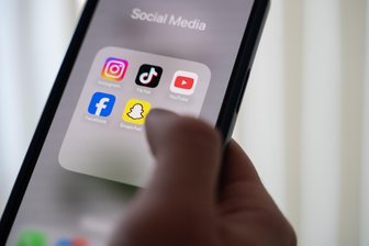 Leitartikel zu Social Media und Politik: Die Macht des Shitstorms - Über soziale Medien wie Tiktok, Facebook oder Instagram sind Bürger schnell und einfach zu erreichen -und mitunter zu erregen