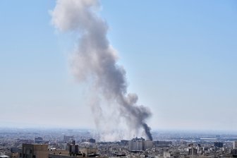 Leitartikel zum Krieg im Nahen Osten: Der „Frieden“, den Trump meint - Eine Rauchwolke steigt nach einer Explosion in Teheran auf. Die israelisch-amerikanischen Angriffe auf den Iran halten an. Die Gegenangriffe auch.