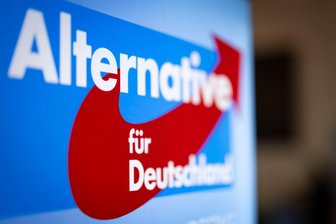 Leitartikel zur AFD: Die Schwierigkeiten der Parteien beim Umgang mit der AfD - Trotz Brandmauer und Unvereinbarkeitsbeschlüssen der politischen Konkurrenten hat die AfD in Umfragen kaum an Zuspruch eingebüßt.