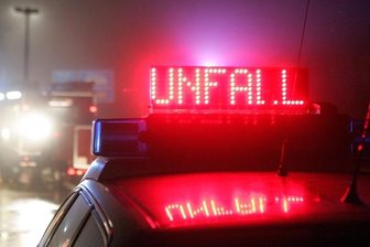 Lengenfeld: Rentner überschlägt sich mit Auto -