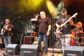 Lengenfeld startet am Kreisel in den bunten Kultur-Sommer - Die Hannes Ebert Combo aus Falkenstein, die mit Rock und Blues den Besuchern des Parkfestes 2019 ordentlich einheizte, spielt diesen Samstag, 20 Uhr in der Freizeitanlage am Kreisel in Lengenfeld auf. 
