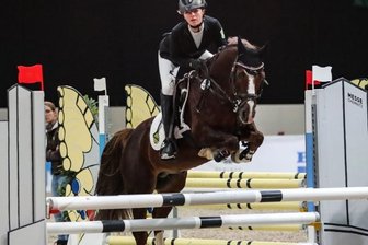 Lengenfelderinnen springen zu Gold und Silber - Hanna Schmied holte in der Messe Chemnitz auf Nelson's Diamont Gold im Springreiten vor ihrer Vereinskollegin Marleene Grabner.