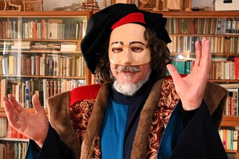 Leonardo da Vinci im Opernhaus Chemnitz: Wer ist der Professor aus Mittweida unter der Maske? - Dieser Leonardo da Vinci übt derzeit noch im Kulturzentrum in Ehrenberg. Im Februar ist das Theaterstück im Opernhaus Chemnitz zu erleben. Aber wer steckt unter der Maske?