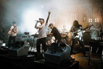 Leoniden: Im Schatten der Chemnitzer Kosmonauten - Das nächste große Pop-Ding für Deutschland: Die Leoniden beim "Atomaren Sommer" auf der Schlossteichinsel in Chemnitz.