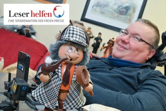 Leser helfen: Auf welches Weihnachtsgeschenk ein vogtländischer Rollstuhlfahrer besonders hofft - Dieser Sherlock-Holmes-Räuchermann ist Klaus Hergerts Lieblingsexemplar.
