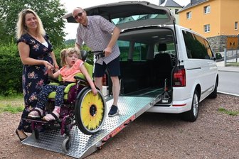 "Leser helfen": Familie Liebsch startet mit neuem Auto in den Urlaub - Ein neues Auto für Familie Liebsch, angepasst an die Bedürfnisse von Tochter Sophia, konnte dank der Spenden von Leserinnen und Lesern der "Freien Presse" in der Aktion "Leser helfen" mitfinanziert werden. Damit geht es nun in den Urlaub - zum ersten Mal seit vielen Jahren. 