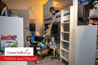 „Leser helfen“ im Vogtland: Fabians Alltag mit Gendefekt zwischen Schule und Kinderzimmer - Das gemeinsame Kinderzimmer von Fabian (links) und Christian (rechts) haben die Eltern liebevoll eingerichtet. Doch rollstuhlgerecht ist es für Fabian nicht.