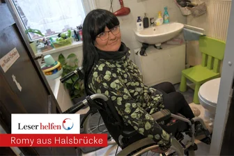 „Leser helfen“ in Halsbrücke: Wie die Tafel Freiberg für Romy Carolus zum Rettungsanker wurde - Das Bad von Romy Carolus ist gerade einmal fünf Quadratmeter groß und bietet kaum Platz für ihren Rollstuhl. „Freie Presse“-Leser können ihr helfen, es zu vergrößern und barrierefrei zu machen.