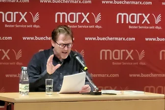 Lesung in Zwickau: Jan Weiler befindet sich in „Älternzeit“ - Jan Weiler hat im Haus der Sparkasse aus seinem aktuellen Buch „Älternzeit“ gelsen.