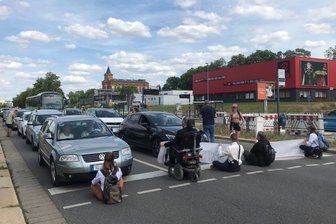 Letzte Generation: Erste Straßenblockade in Chemnitz -