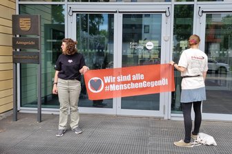 Letzte Generation: Höflicher Protest vor Amtsgericht Chemnitz - Der Protest von "Letzte Generation" richtet sich gegen die Ursachen der Klimakrise und gegen die Kriminalisierung ihres Protests.