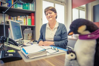 Letzte Kinderärztin in Erzgebirgsstadt hört auf: Was nun? - Seit mehr als drei Jahrzehnten ist Susanne Vorwergk (62) Kinderärztin in Stollberg. Ihre jahrelange Suche nach einer Nachfolge für ihre Praxis war bisher nicht von Erfolg gekrönt, gefunden geglaubte Lösungen zerschlugen sich.