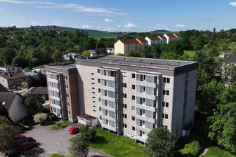 Letzte Stunde für DDR-Platte in Rochlitz naht - Der Wohnblock Geithainer Straße in Rochlitz steht so gut wie leer.