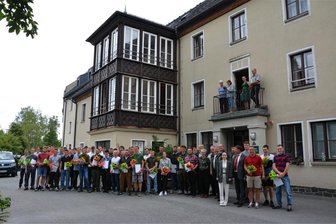 Letzte Zeugnisübergabe für Forstwirte in Morgenröthe-Rautenkranz - Letzte Zeugnisübergabe für 44 Absolventen und Absolventinnen der Ausbildungsstätte in Morgenröthe-Rautenkranz. Nun steht der Umzug der Einrichtung nach Bad Reiboldsgrün an.