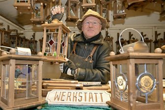 Letzter Laternenmacher Deutschlands: Dieser Zwickauer zeigt seine Handwerkskunst auf dem Weihnachtsmarkt - Joachim Schmidt aus Zwickau ist der letzte Laternenmacher Deutschlands.