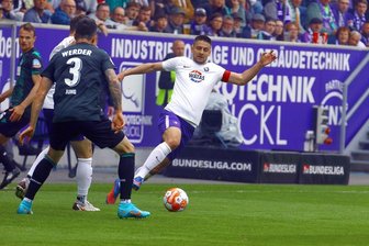 Letztes Heimspiel in der 2. Bundesliga: Aue unterliegt Bremen mit 0:3 - Am Ball: Dima Nazarov, Stürmer des FC Erzgebirge Aue.