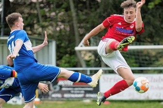 Letztes Heimspiel mit Happy End? - Mit dem 7:0 gegen den SV Bannewitz begann die große Aufholjagd der Langenauer, hier mit Justin Börner (r.) am Ball. Nach drei Siegen aus vier Spielen steht die Fortuna nicht mehr auf einem Abstiegsplatz. 