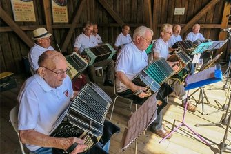 Letztes öffentliches Konzert der Bandoneonfreunde im Erzgebirge lockt zahlreiche Besucher an -