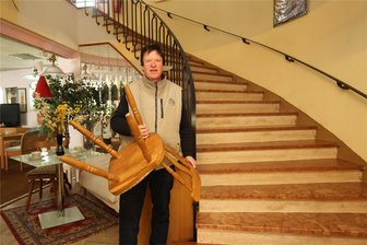 Letztes Sozialkaufhaus in Zwickau schließt nach 15 Jahren - Bis zum 31. Mai muss das Sozialkaufhaus geräumt sein. Leiter Ralf Groh beginnt schon mal mit dem Aufräumen.