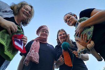 Leubsdorf: Die Sucht der „Kreativen Wollmäuse“ - Denise Riedel, Jana Langer, Mandy Hielscher und Iliane Reichel (v. l.) haben eine gemeinsame Leidenschaft: Wolle.