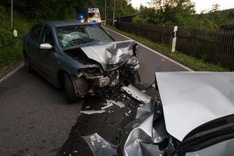 Leubsdorf: Drei Schwerverletzte bei Frontalzusammenstoß -