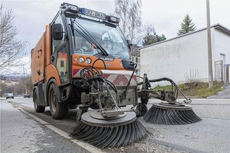 Leubsdorfer kehren Winterdreck weg - Eine Kehrmaschine (Symbolbild) schafft ab dem 11. April den Winterdreck in Leubsdorf samt Ortsteilen weg. 