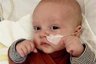 Leukämiekranker Nils aus Lommatzsch: So lief die Registrierungsaktion in Nossen - Der leukämiekranke Nils braucht dringend eine Knochenmarkspende.