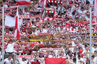 „Leute, der Mann ist vorbestraft“: Wie Fans des FSV Zwickau den Einstieg eines Investors verhinderten - Ohne seine treuen und engagierten Fans gäbe es den FSV Zwickau heute wohl nicht mehr.