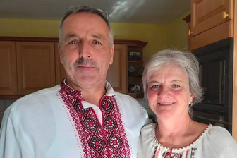 "Leute können nicht mehr nach Hause" - Achim Döbrich und seine Frau Gabi aus Elsterberg leben seit 20 Jahren in der Ukraine. Im zentralukrainischen Dorf Protopopiwka haben sie ein christliches Hilfsprojekt aufgebaut. Trotz des jetzt in der Ukraine geführten Krieges sind sie bisher in der Krisenregion geblieben. In der "Freien Presse" berichten sie, wie es ihnen ergeht.
