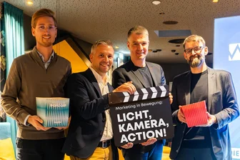 Licht, Kamera, Action – Warum Zwickauer Firmen mehr Videos drehen sollen - Der Marketing Club Zwickau mit Präsident Florian Freitag (zweiter von links) vergibt zum dritten Mal den Marketingpreis, dieses Mal für die kreativste Video-Idee. Gesponstert werden die Gewinne von Marvin Klotzkowsky (Comedia Concept), Mike Riemenschneider (Filmpalast Astoria) und Dominik Wirth (Energieversorgung, von links).