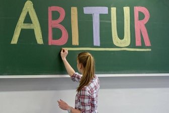 Licht und Schatten bei Abi-Prüfungen - Das Abitur 2016 ist Geschichte: Chemnitzer Gymnasien und Bildungsträger bilanzieren einen gemischten Jahrgang.