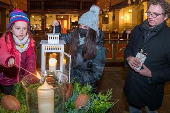 Licht wird entzündet -