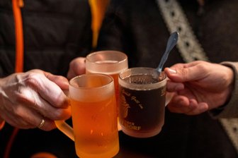 Lichtelfest am Eichamt in Glauchau: Glühwein gibt es am Sonntag für drei Euro - Auf dem Lichtelfest gibt es Glühwein für 3 Euro.
