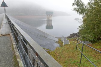 Lichtenberg im Erzgebirge: Talsperre wird abgelassen – und was ist dann zu sehen? - Die Talsperre Lichtenberg wird derzeit abgelassen.