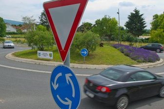 Lichtenberger Kreuz wird Kreisverkehr -