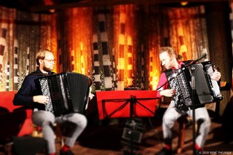 Lichtenstein: Akkordeon-Duo Danny und Toni Leuschner spielt in der Heimatstadt - Danny und Toni Leuschner treten in Lichtenstein auf.