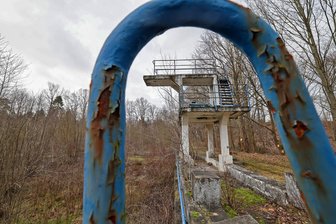 Lichtenstein: Arbeitseinsatz im alten Freibad-Gelände - Beim Einsatz am Samstag sollen Sträucher und kleine Bäume aus dem ehemaligen Schwimmbecken entfernt werden.