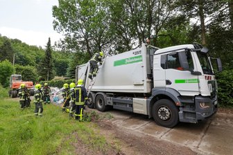 Lichtenstein: Gelbe-Tonne-Müll gerät im Fahrzeug in Brand - Am Fahrzeug entstand nach ersten Erkenntnissen kein Schaden.