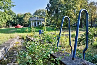 Lichtenstein: Große Mehrheit votiert für Naturbad - Das Lichtensteiner Stadtbad hat sich in ein Biotop verwandelt.