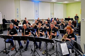 Lichtenstein/Hohenstein-Ernstthal: "Swing 'n Sax"-Bigband startet in Phase Drei - Die Bigband "Swing 'n Sax" bei der Probe in den Räumen des Musikvereins Lichtenstein in Rödlitz. Alle 14 Tage wird freitags geübt.