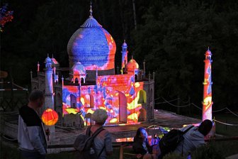 Lichtenstein: Miniwelt beendet „durchwachsene“ Saison - In diesem Jahr verzauberte ein Lichtkünstler aus Berlin einige Sehenswürdigkeiten der Miniwelt bei Nacht.