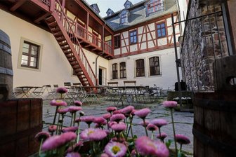 Lichtenstein: Open-Air-Premiere im Altstadtquartier - Im Innenhof des Altstadtquartiers wird am Freitagabend gerockt.