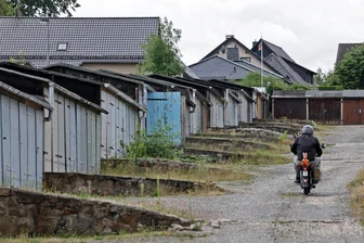 Lichtenstein: Rat billigt Neuregelung für über 1000 Garagenpächter - Einer der größten Garagenkomplexe Lichtenstein befindet sich an der Michelner Straße. Bisher gehören die Garagen ihren Nutzern, doch das soll sich ändern.