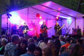 Lichtenstein: Scheitern Parkrock-Pläne am Rathaus? - Rock im Lichtensteiner Stadtpark mit Gipsy 2016: In Regie von Steffen Fiedler von der Stadtverwaltung fanden insgesamt zehn Konzerte statt. Als er 2018 in Ruhestand ging, suchte Fiedler vergeblich nach einem Nachfolger. Erst jetzt gab es einen Anlauf zur Wiederbelebung - doch der ist offenbar schon wieder gescheitert.