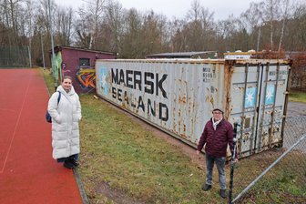 Lichtenstein: Überseecontainer soll Jugend-Treffpunkt werden - Die Streetworker Walentina Hamidulla und Holger Heine vor dem Container, der einst um die Welt reiste.