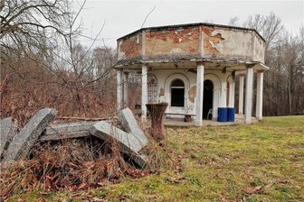 Lichtenstein: Verein "Werkstatt Zukunft" sieht noch Chancen für Naturbad - Der Pavillon im ehemaligen Lichtensteiner Stadtbad: Im Rat sind die Umbaupläne gescheitert.